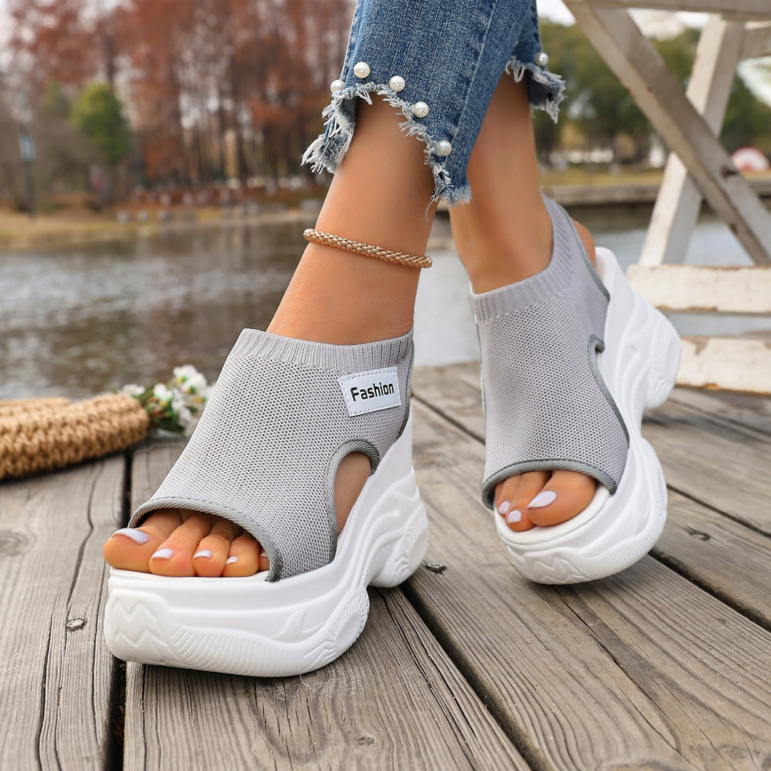Damen Komfortable und modische Riemchen-Sandalen mit Plateau-Rand EB