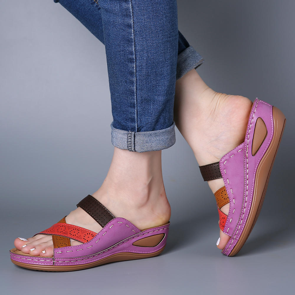 Damen Wedge-Sandaletten mit perforierten Riemen EB