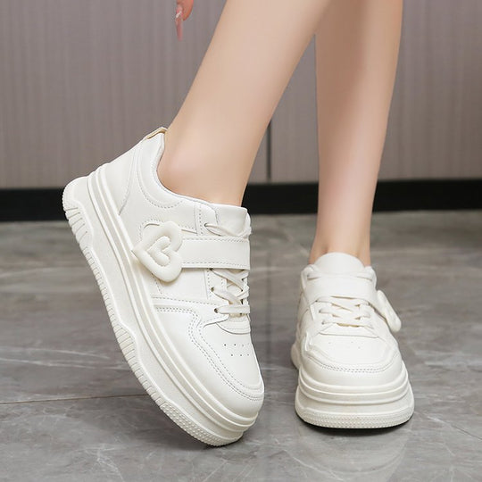Damen Sportliche Sneakers mit Herz-Applikation EB