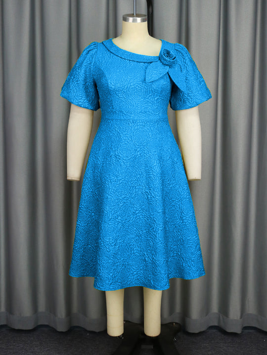 Damen Elegantes Kleid mit strukturierter Blumenapplikation EB
