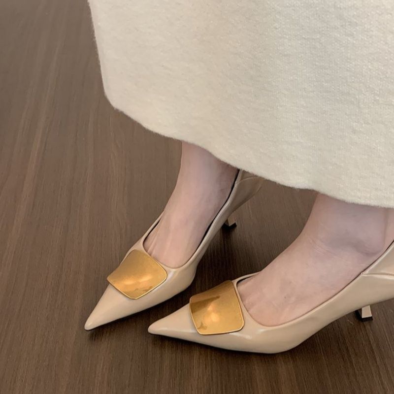 Damen spitze Stiletto-Pumps mit dekorativem Goldakzent EB