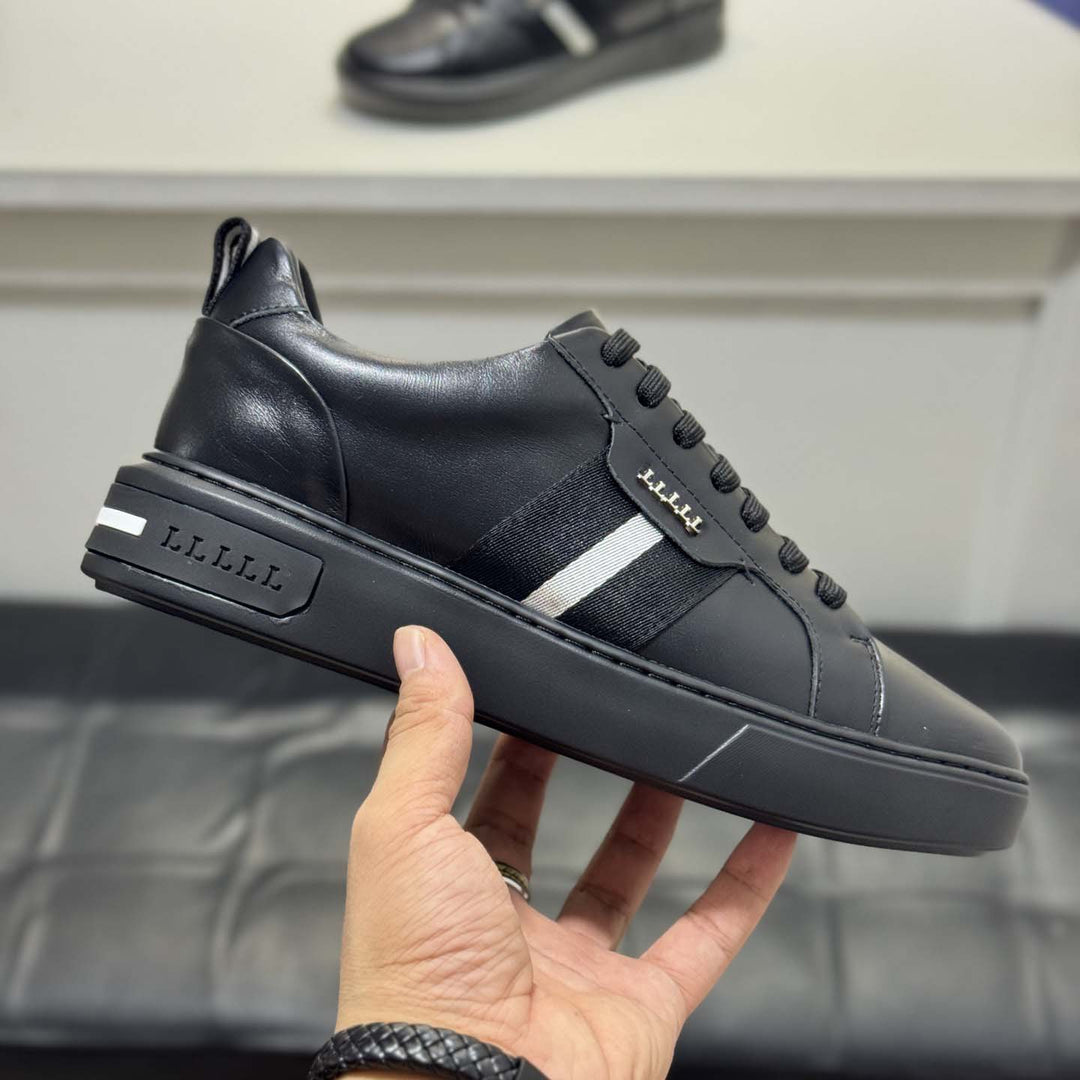 Damen Trendige Ledersneaker mit modischem Textil-Akzent von EB