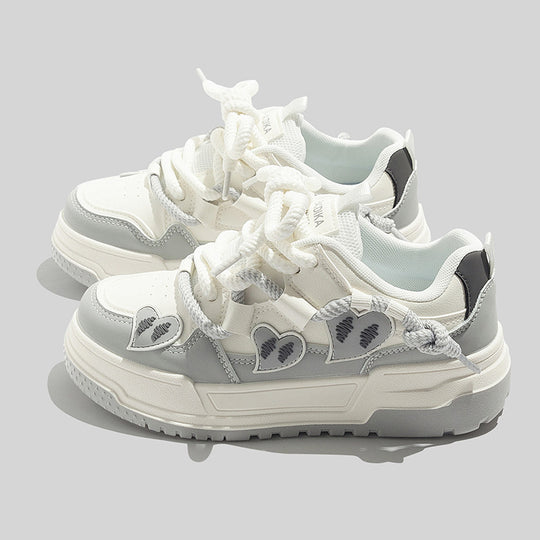 Damen Sneakers mit verspieltem Herzdesign und bequemer Dämpfung EB