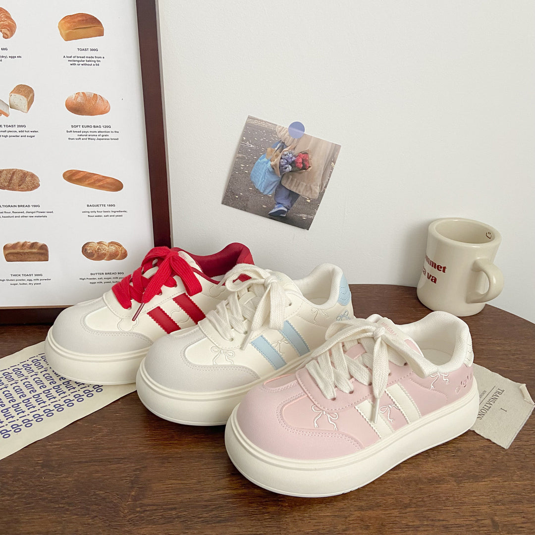 Damen Plattform-Sneaker mit verspielten Design-Details und bequemer Dämpfung EB
