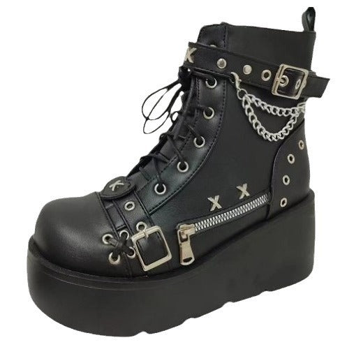 Damen nan Plateau-Bikerstiefelette mit breiter Keilsohle, Schnallen, Ketten und Kreuzapplikationen EB