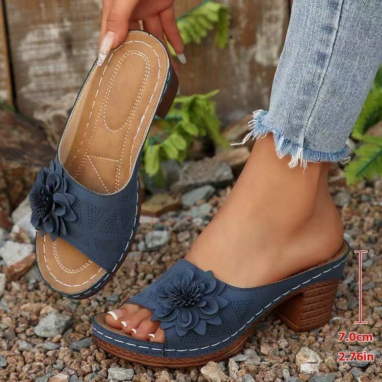 Damen Lederoptik-Peeptoe Mules mit Blütenapplikation und mittlerem Blockabsatz EB