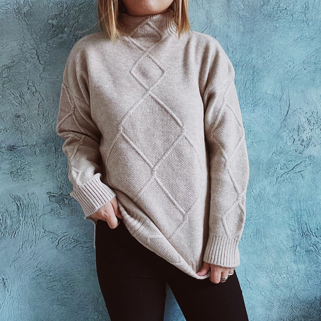 Damen Grobstrickpullover mit elegantem Rautenmuster und hohem Kragen EB