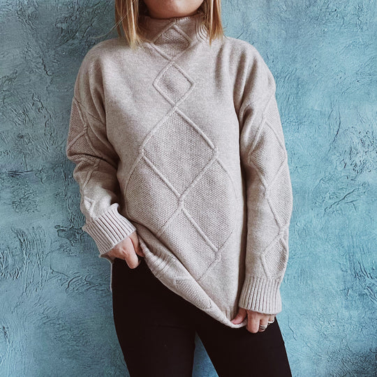 Damen Grobstrickpullover mit elegantem Rautenmuster und hohem Kragen EB