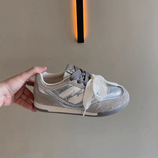 Damen Sneaker mit auffälligem Band und sportlichem Design EB
