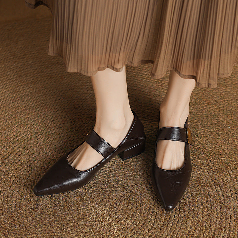 Damen elegante Pumps mit modischem Riemchen und glänzendem Schmuckdetail EB