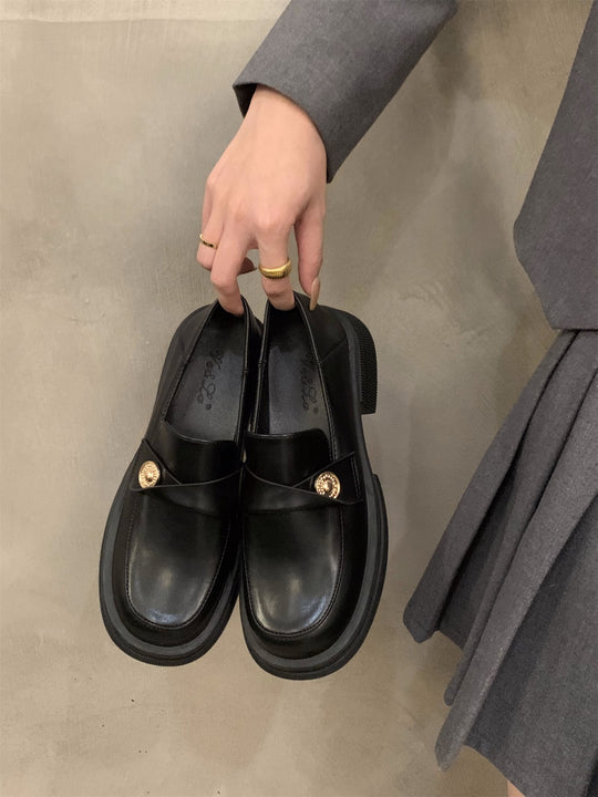 Damen eleganter Lackleder-Mokassin mit trendiger Schnalle EB