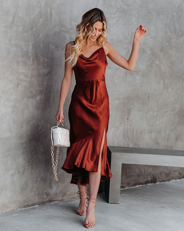 Damen Satin-Midikleid mit elegantem Wasserfall-Ausschnitt und schwingendem Saum EB