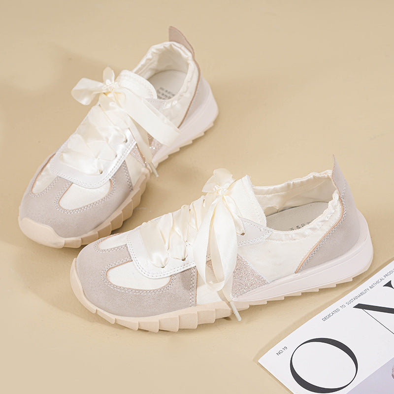 Damen Sneakers mit glänzenden Schnürsenkeln und atmungsaktivem Mesh-Obermaterial EB