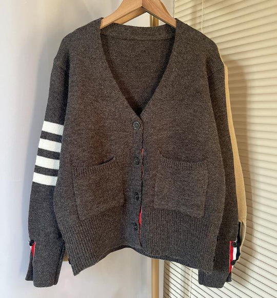 Damen Strickjacke mit hohen Taschen und grafischen Akzenten EB