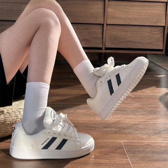 Damen Modische Sneakers mit stylischen Akzenten und rutschfester Sohle EB