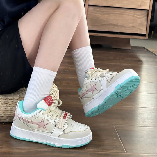 Damen Sportliche Sneakers mit strapazierfähigem Obermaterial und rutschfester Sohle EB