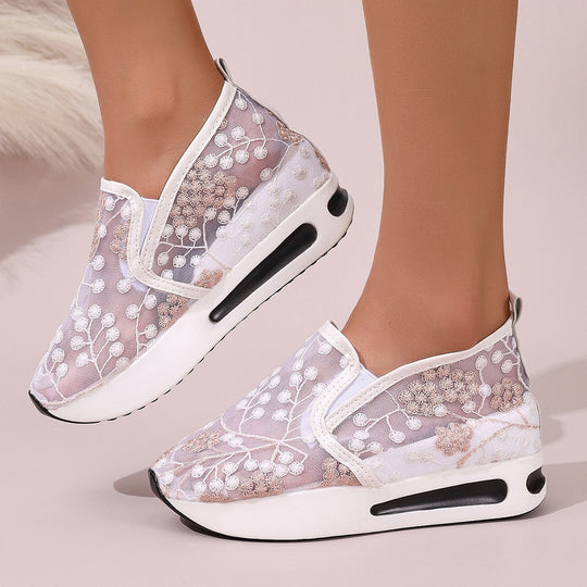 Damen Elegante und luftige Sneakers mit floraler Bestickung EB