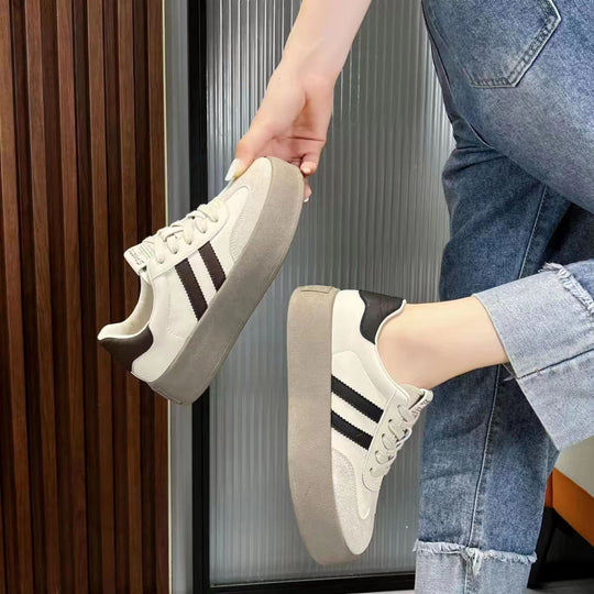 Damen Sportliche Plateausneaker mit trendigem Design EB