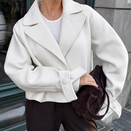 Damen Modische Cropped Jacke mit markanten Knopfdetails EB