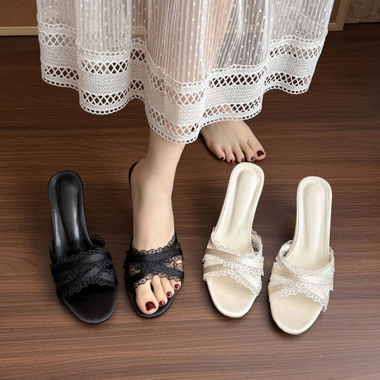 Damen elegante Mules mit zarten Spitzen-Akzenten und komfortablem Absatz EB