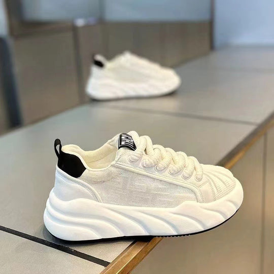 Damen Sportliche Sneaker mit texturierter Oberfläche und dämpfender Sohle EB