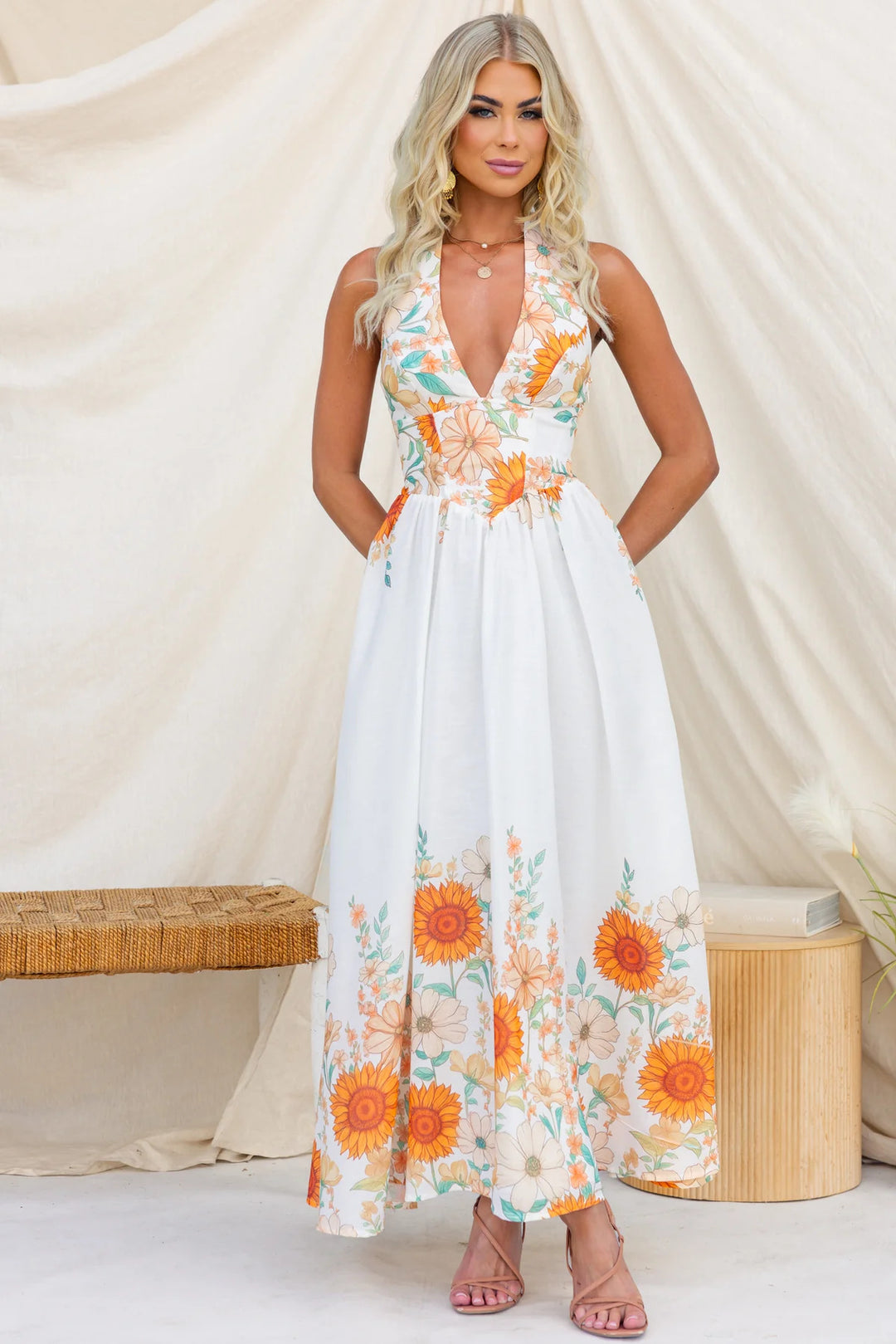 Damen Maxikleid mit tiefem V-Ausschnitt und floralem Print EB