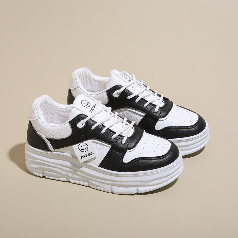 Damen Plattform Sneakers mit auffälligem Design und gepolsterter Sohle EB