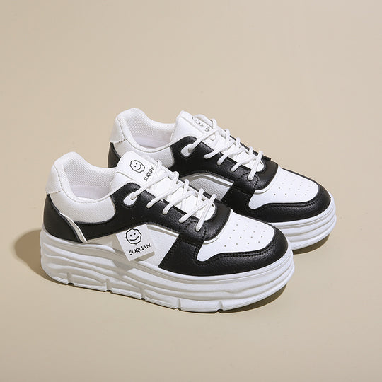 Damen Plattform Sneakers mit auffälligem Design und gepolsterter Sohle EB