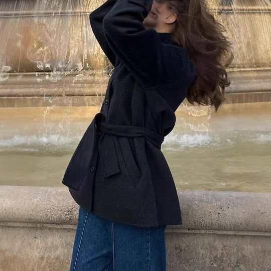 Damen Modische Wolljacke mit taillierbarem Gürtel und steigendem Kragen EB