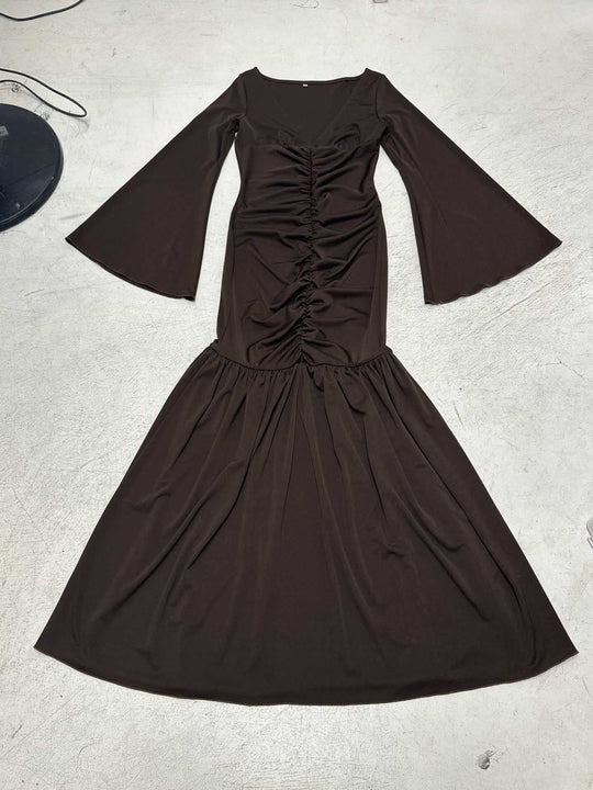 Damen nan gerafftes Maxikleid mit V-Ausschnitt, Trompetenärmeln und Stufenrüsche EB