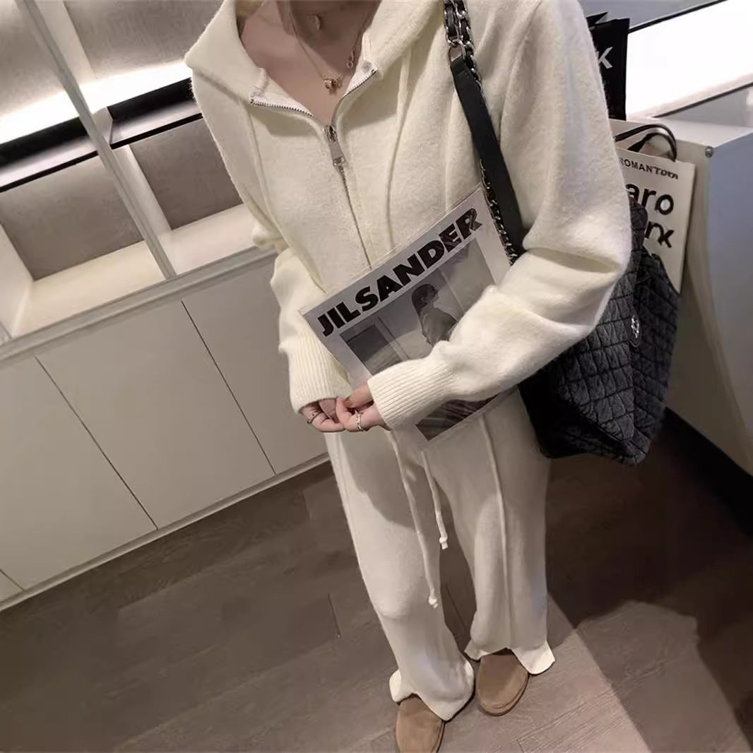 Damen lässiges Freizeit-Ensemble mit Kapuzenoberteil und weitem Bein EB