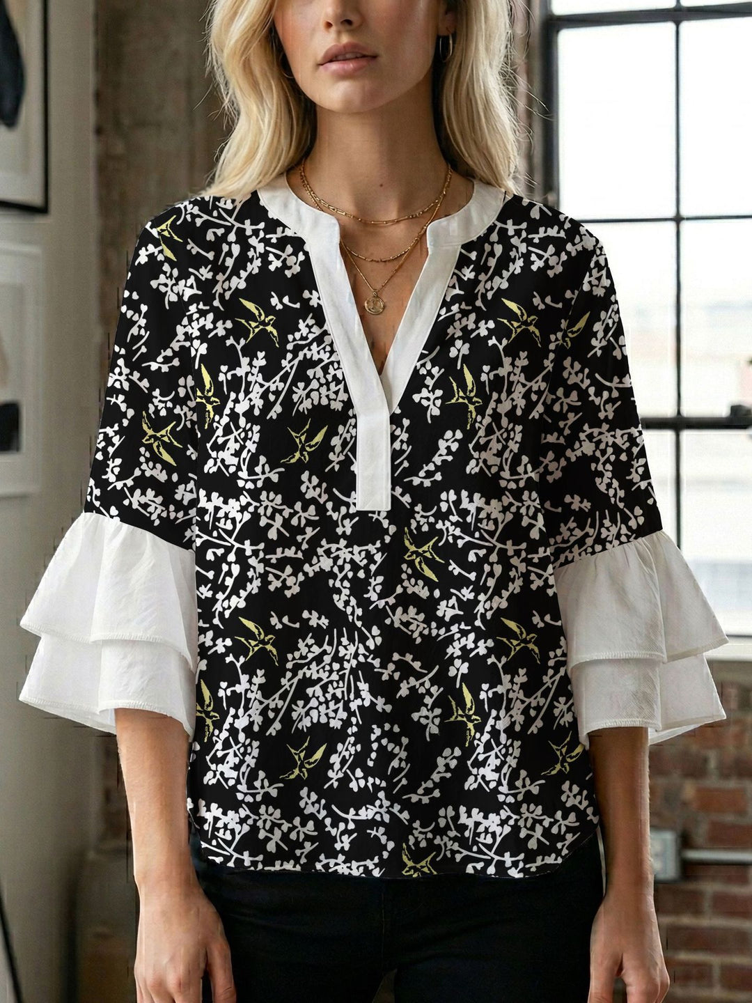 Damen Blusenshirt mit voluminösen Ärmeln und kreativem Druckdesign EB
