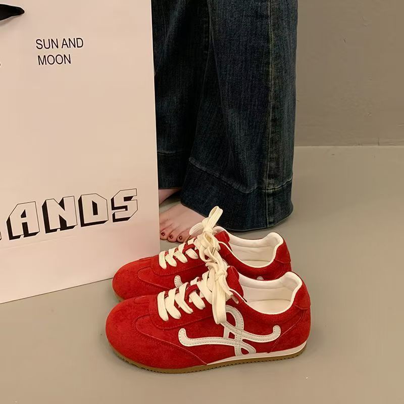 Damen Sportliche Sneaker mit rutschfester Gummisohle und hochwertigem Wildlederoberteil EB