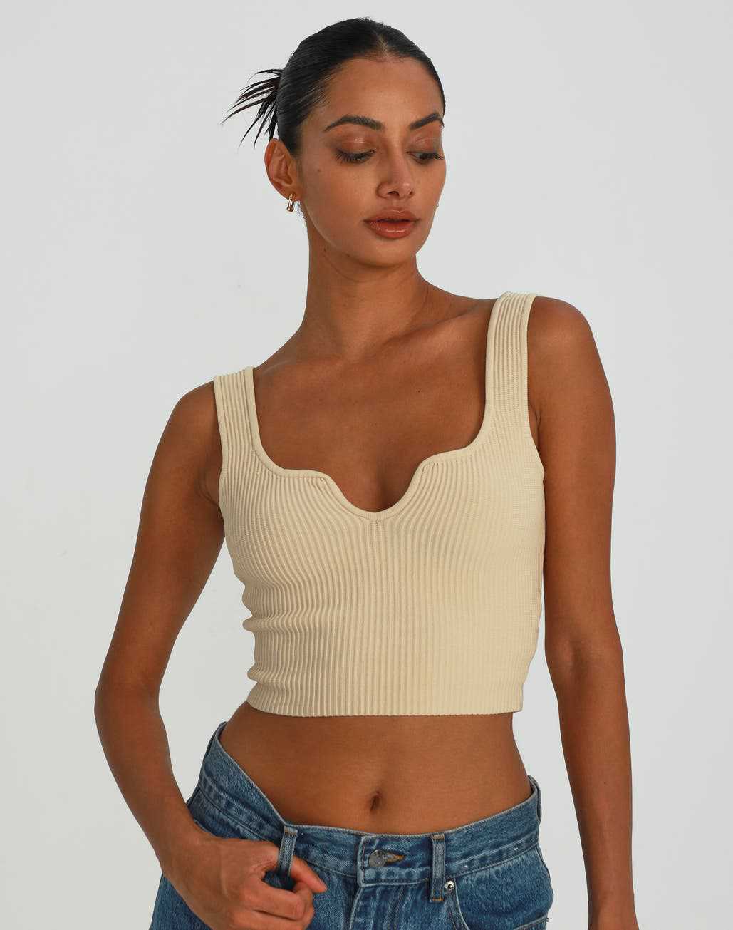 Damen Crop-Top mit Wellen-Ausschnitt und feiner Rippstruktur EB