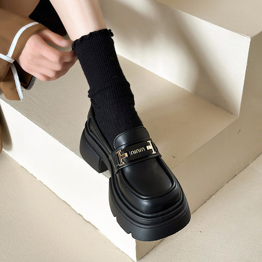 Damen Modische Loafers mit hochgezogenem Absatz und glänzender Oberfläche EB