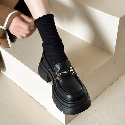 Damen Modische Loafers mit hochgezogenem Absatz und glänzender Oberfläche EB