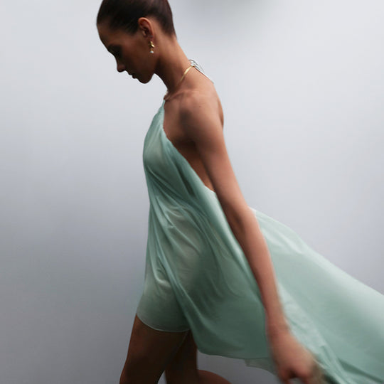 Damen Luftiges Sommerkleid mit asymmetrischem Schnitt EB