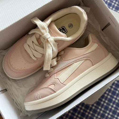 Damen Sneakers mit verspielt-nostalgischem Design EB