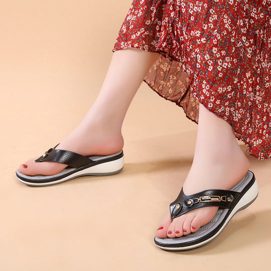 Damen Zehentrenner-Sandalen mit ergonomischem Fußbett und modischen Verzierungen EB