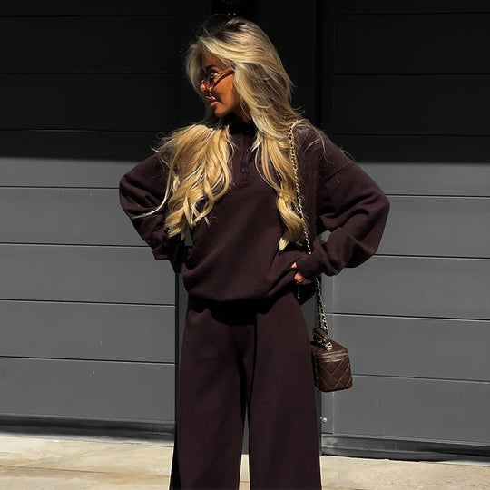 Damen Loungewear-Kombination mit lockerem Poloshirt und weitem Hosen EB