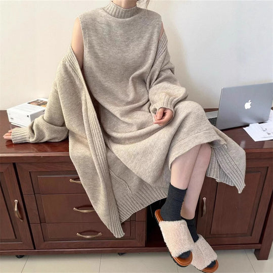 Damen Strickkleid mit offenen Schultern und lässigem Schnitt EB