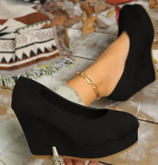 Damen Wedge-Sandaletten mit floralem Design und geschmackvollem Riemen EB