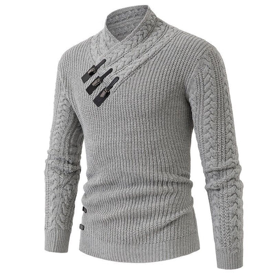 Herren nan Strickpullover mit Schalkragen, Zopfmuster und markanten Schnallenverschlüssen EB