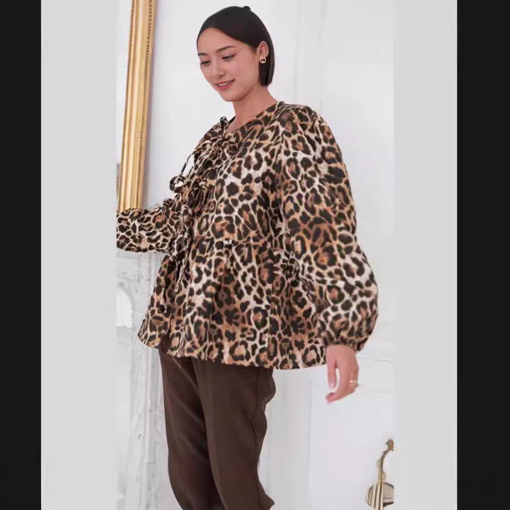 Damen Bluse mit Leopardenmuster und eleganten Rüschendetails EB