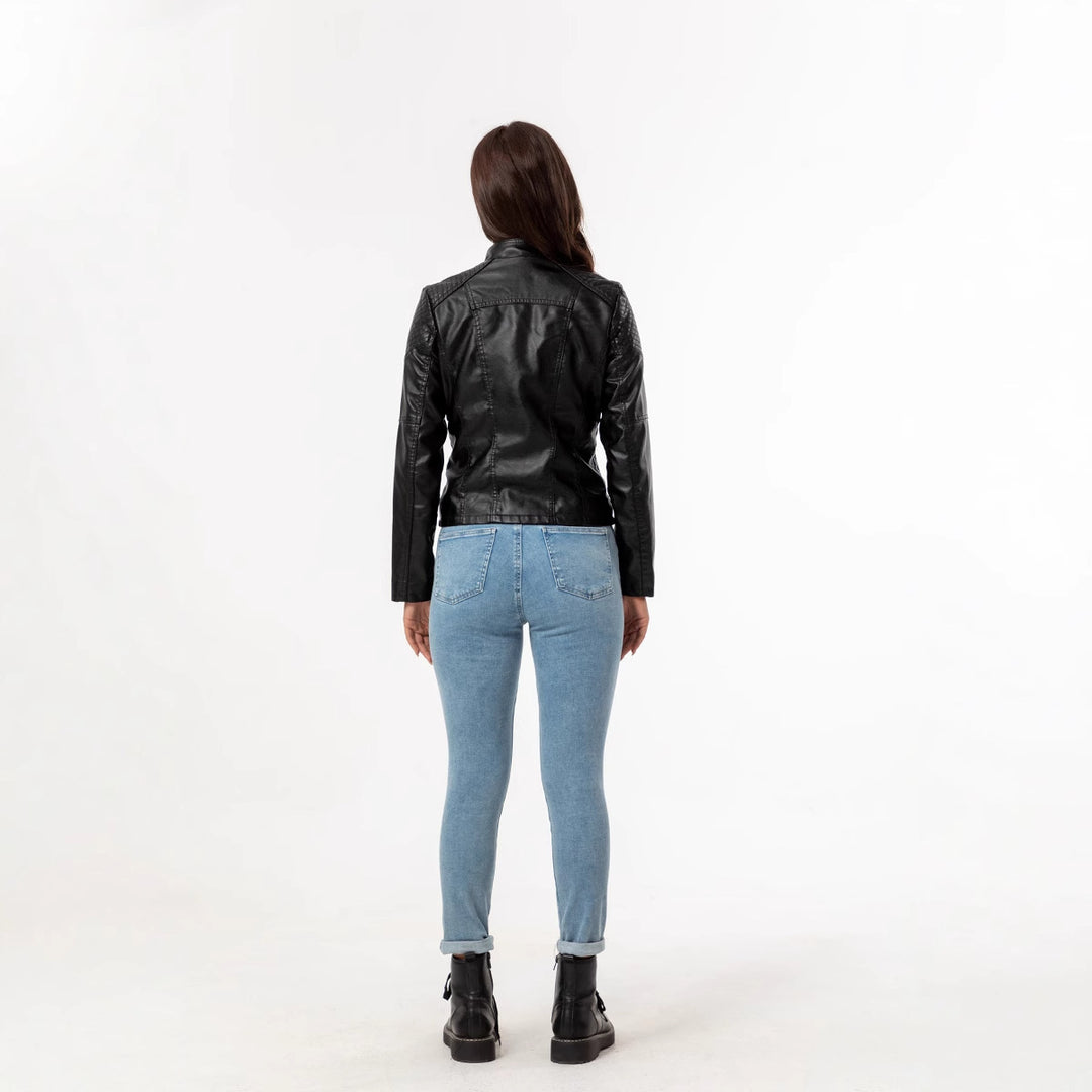 Damen nan taillierte Kunstleder-Bikerjacke mit gesteppter Schulterpartie, asymmetrischem Reißverschluss und Zierösen EB