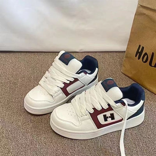 Damen Sportliche Sneakers mit kontrastierenden Farbakzenten und dämpfender Sohle EB