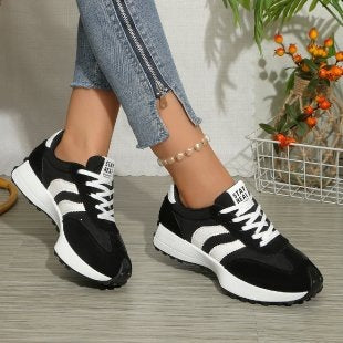 Damen Sportliche Retro-Sneaker mit rutschfester Sohle EB