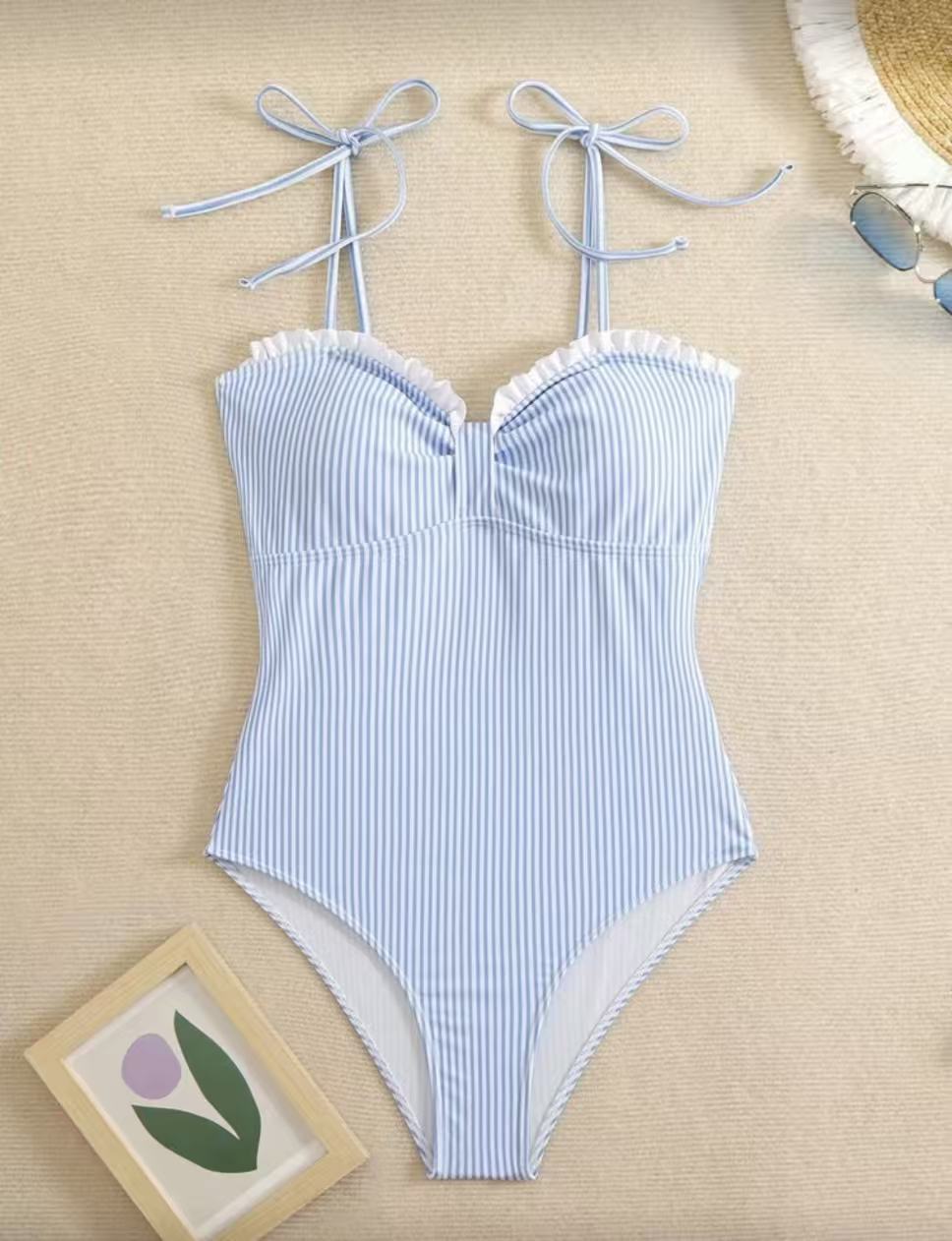 Damen Einteiliges Badeoutfit mit eleganten Raffungen EB
