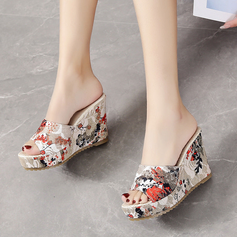 Damen nan Keilabsatzpantolette mit floralem Jacquardstoff und Plateau EB