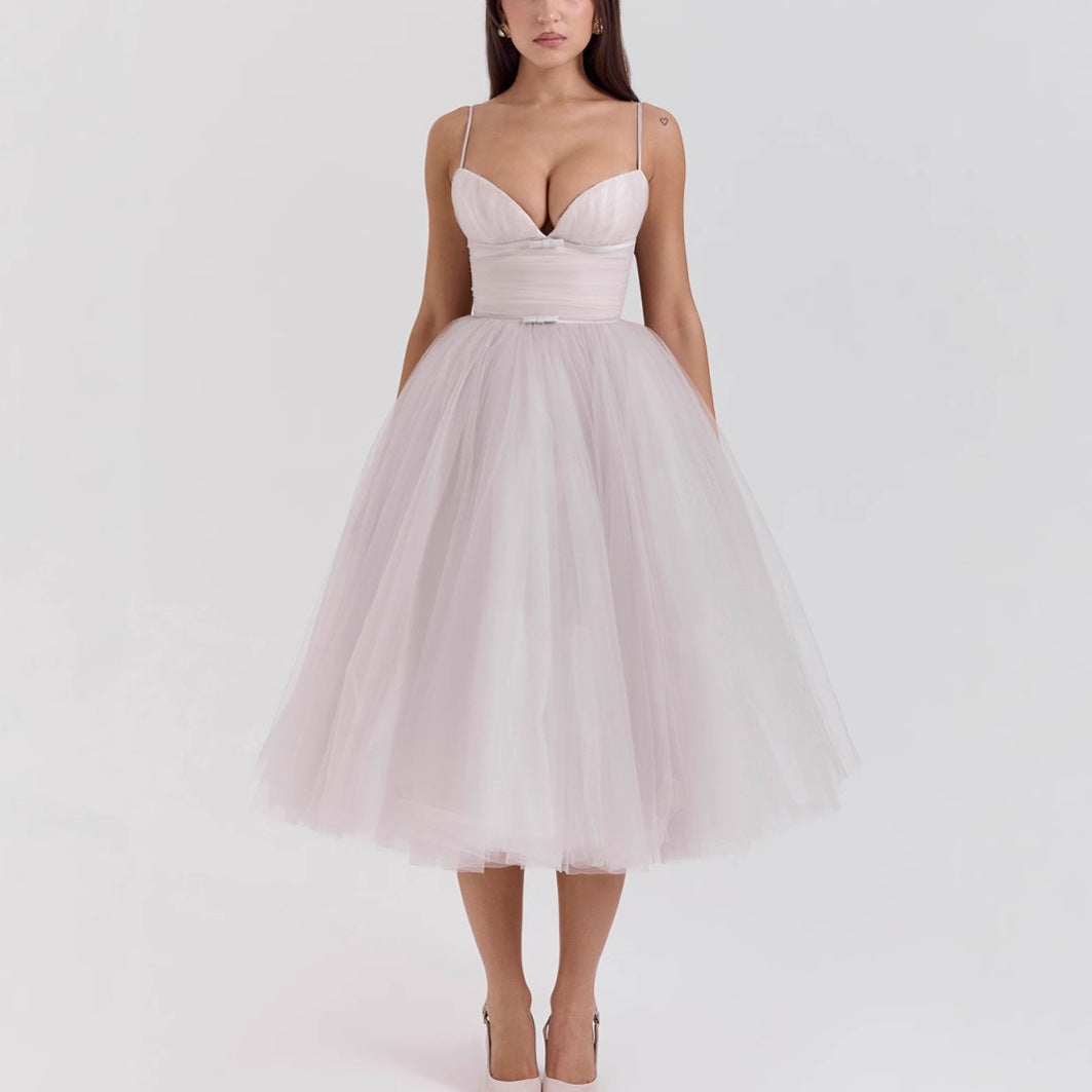 Damen Tüllkleid mit eleganter A-Linien Silhouette und verstellbaren Spaghettiträgern EB